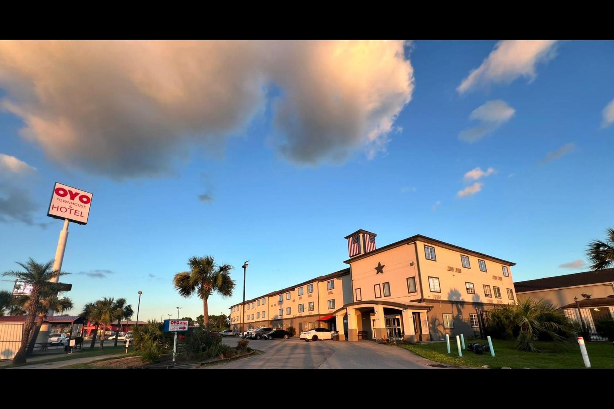Oyo Townhouse Sulphur,La Extended Stay Εξωτερικό φωτογραφία