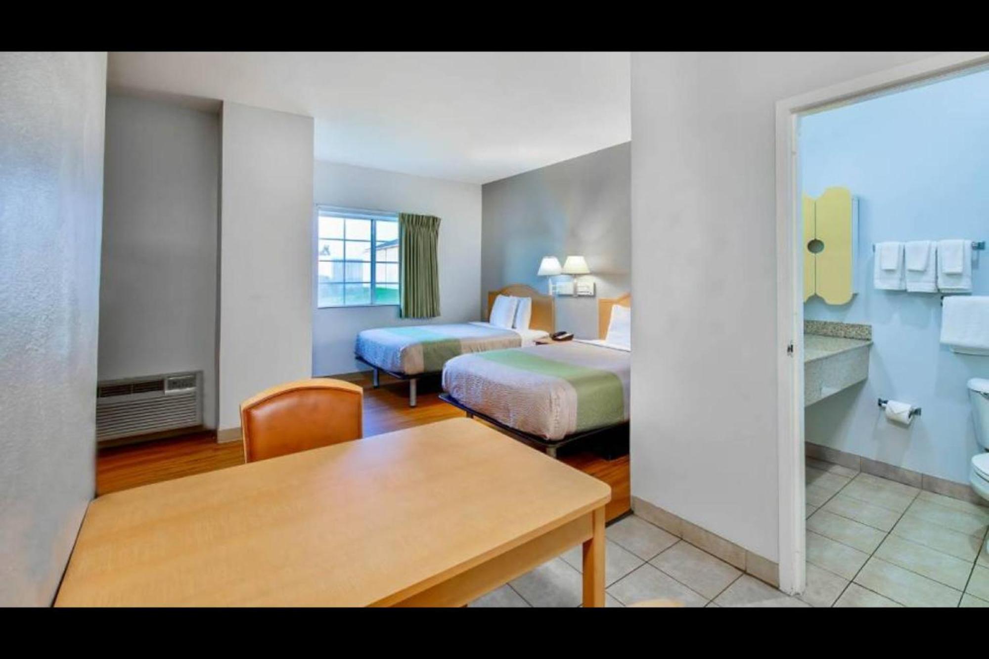 Oyo Townhouse Sulphur,La Extended Stay Εξωτερικό φωτογραφία