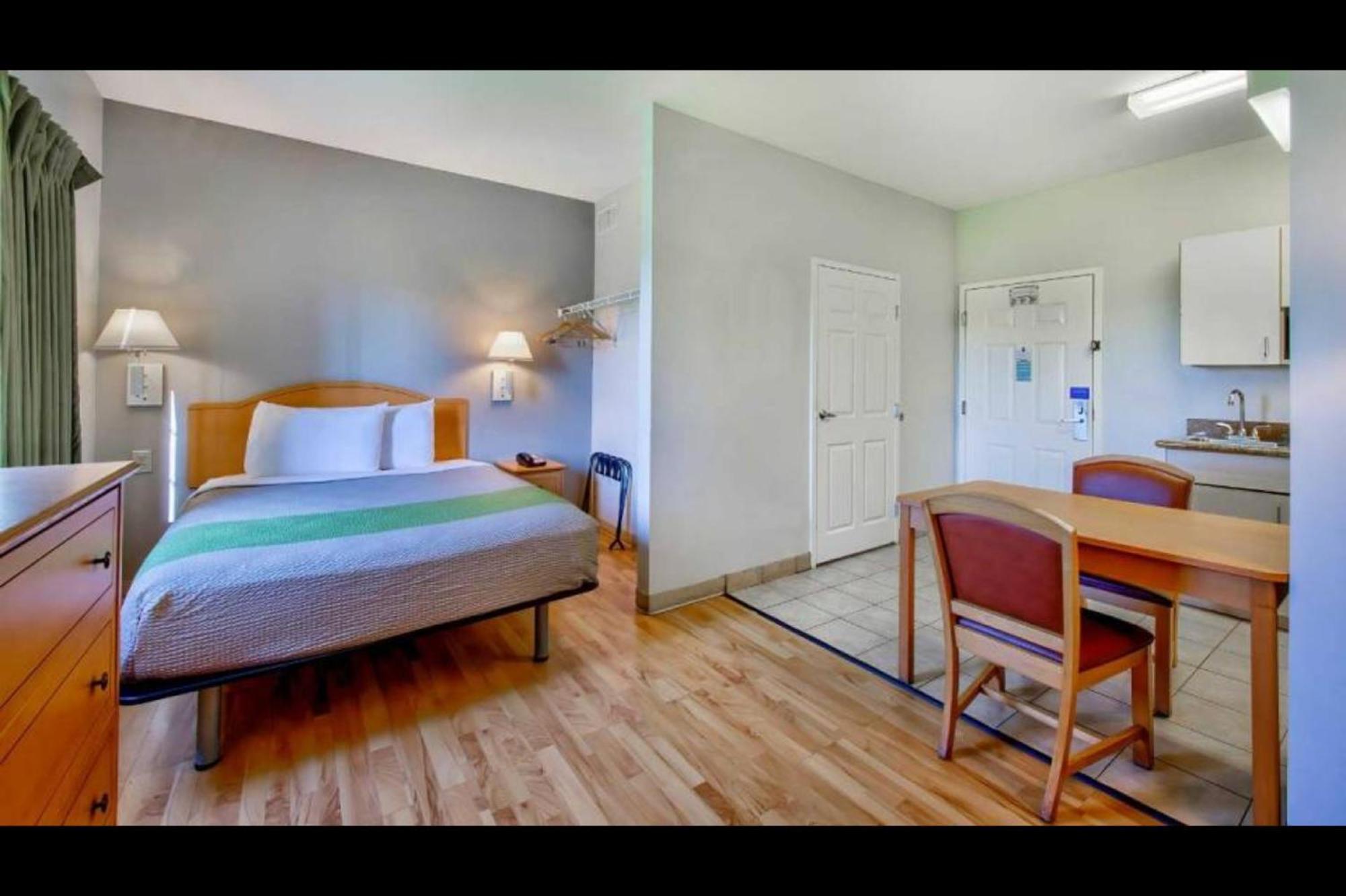 Oyo Townhouse Sulphur,La Extended Stay Εξωτερικό φωτογραφία